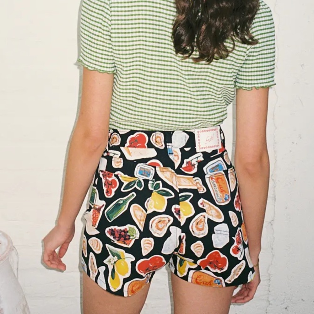 Lisa Says Gah Italian Summer Black Denim Shorts - Picture 2 of 6